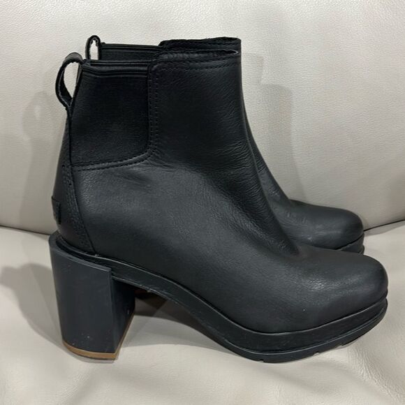 SOREL Blake Waterproof Chelsea Boots Size 8  Black Block Heel - Picture 1 of 5